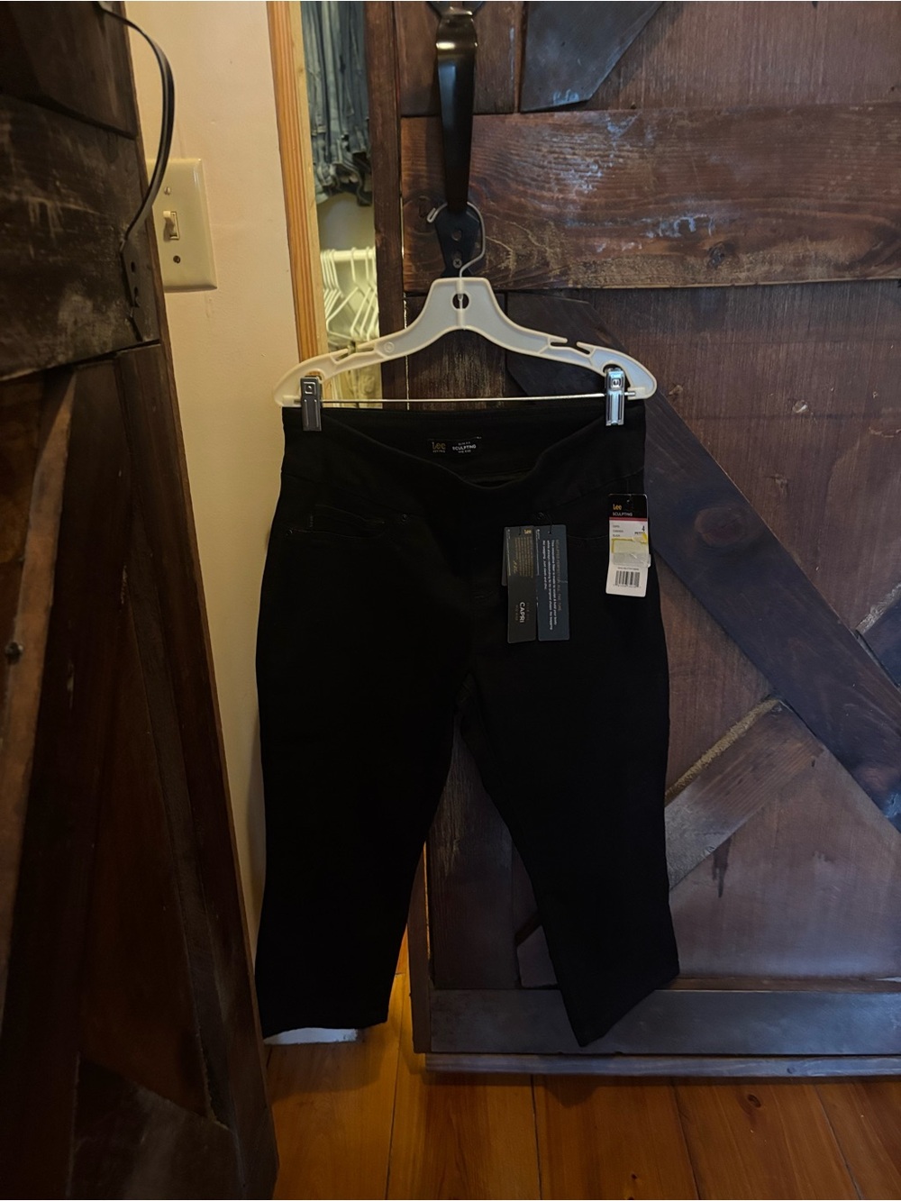 Levi's Black Cropped Ponte Pull-On Pants